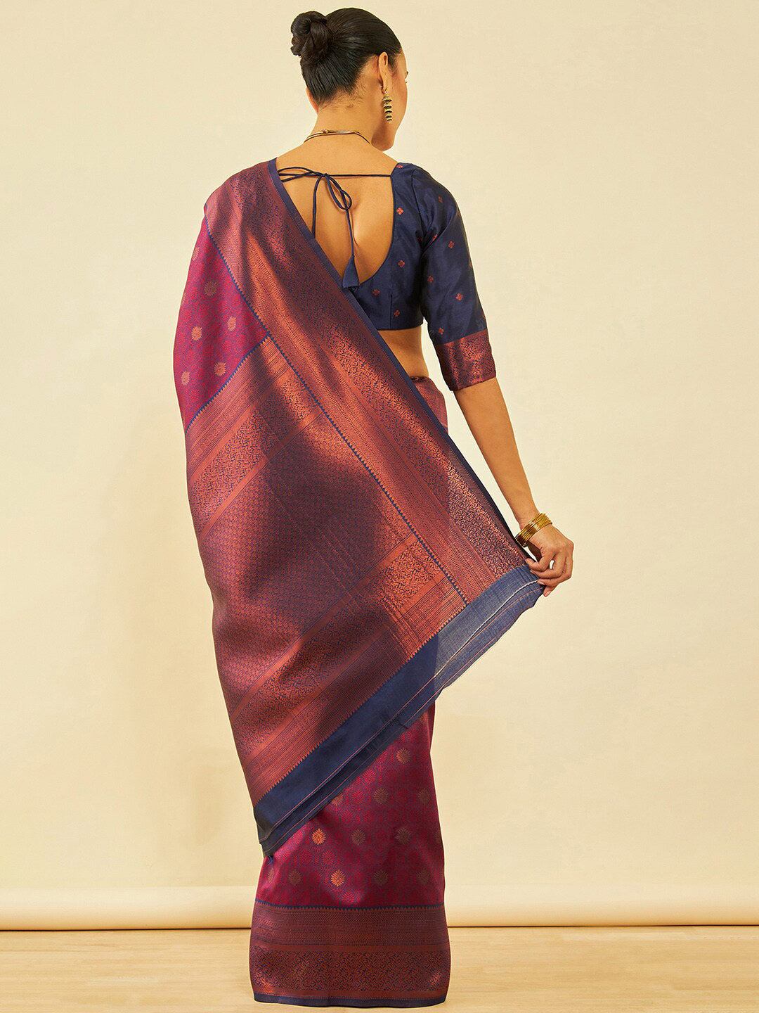 Soch Magenta & Gold-Toned Floral Woven Design Zari Silk Blend Saree - Distacart