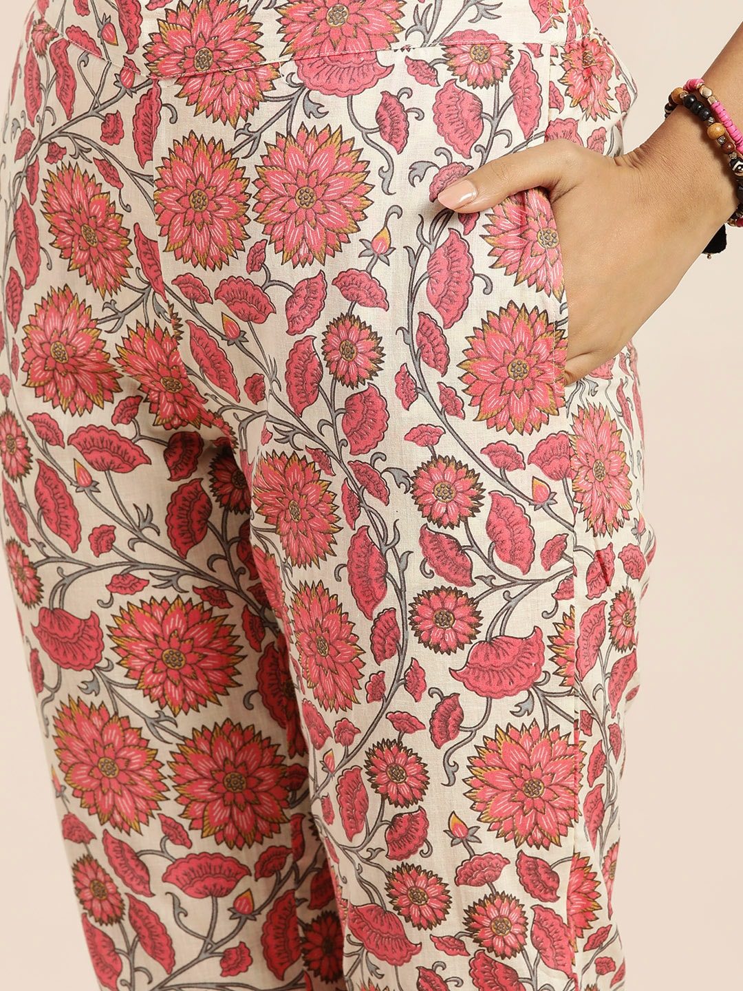 Sangria Women Off White & Peach-Coloured Floral Print Straight Cotton Kurta with Trousers - Distacart