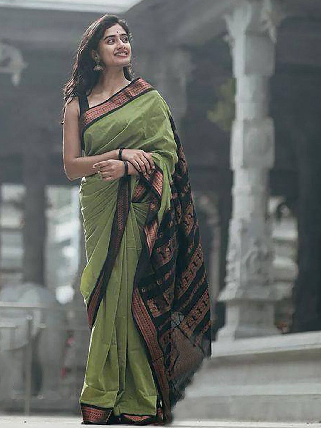 Kalini Green & Gold-Toned Zari Woven Design Kanjeevaram Saree - Distacart