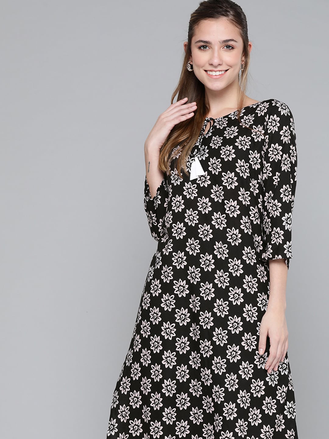 HERE&NOW Women Black & White Floral Printed Kurta - Distacart