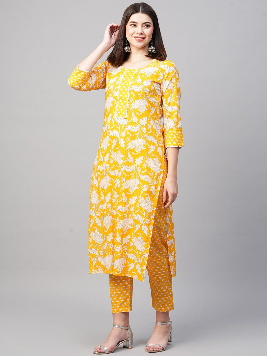 Kalini Floral Printed Straight Kurta With Trousers - Distacart