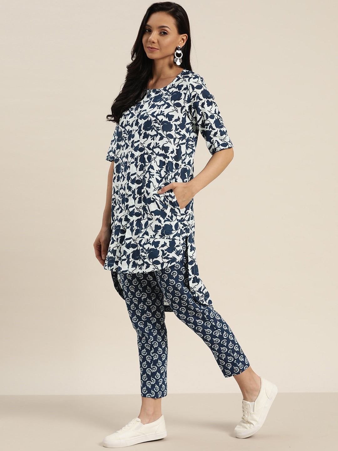 Sangria Women White & Navy Blue Printed Kurta with Trousers - Distacart