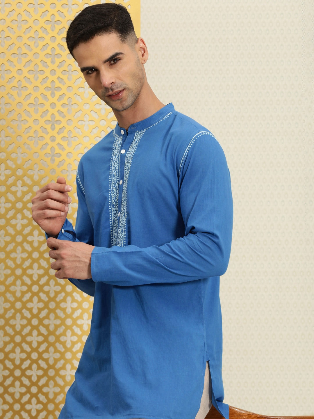 House of Pataudi Men Pure Cotton Solid Chikankari Jashn Short Kurta - Distacart