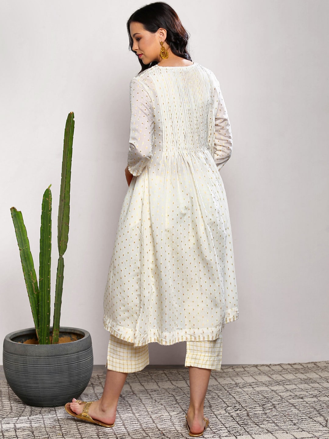 Sangria Women Off-White Printed Kurta with Crop Trousers - Distacart