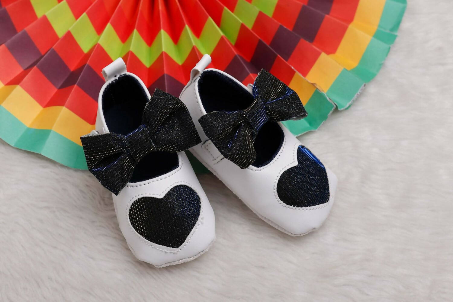 Tiny Bugs Girls Heart Bow Detailing Booties - White & Black - Distacart