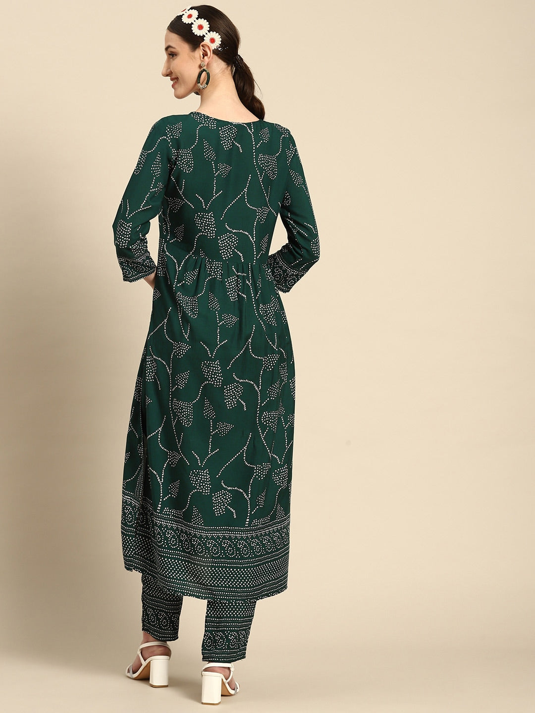 Sangria Women Green Bandhani Printed Sequinned Kurta with Trousers - Distacart