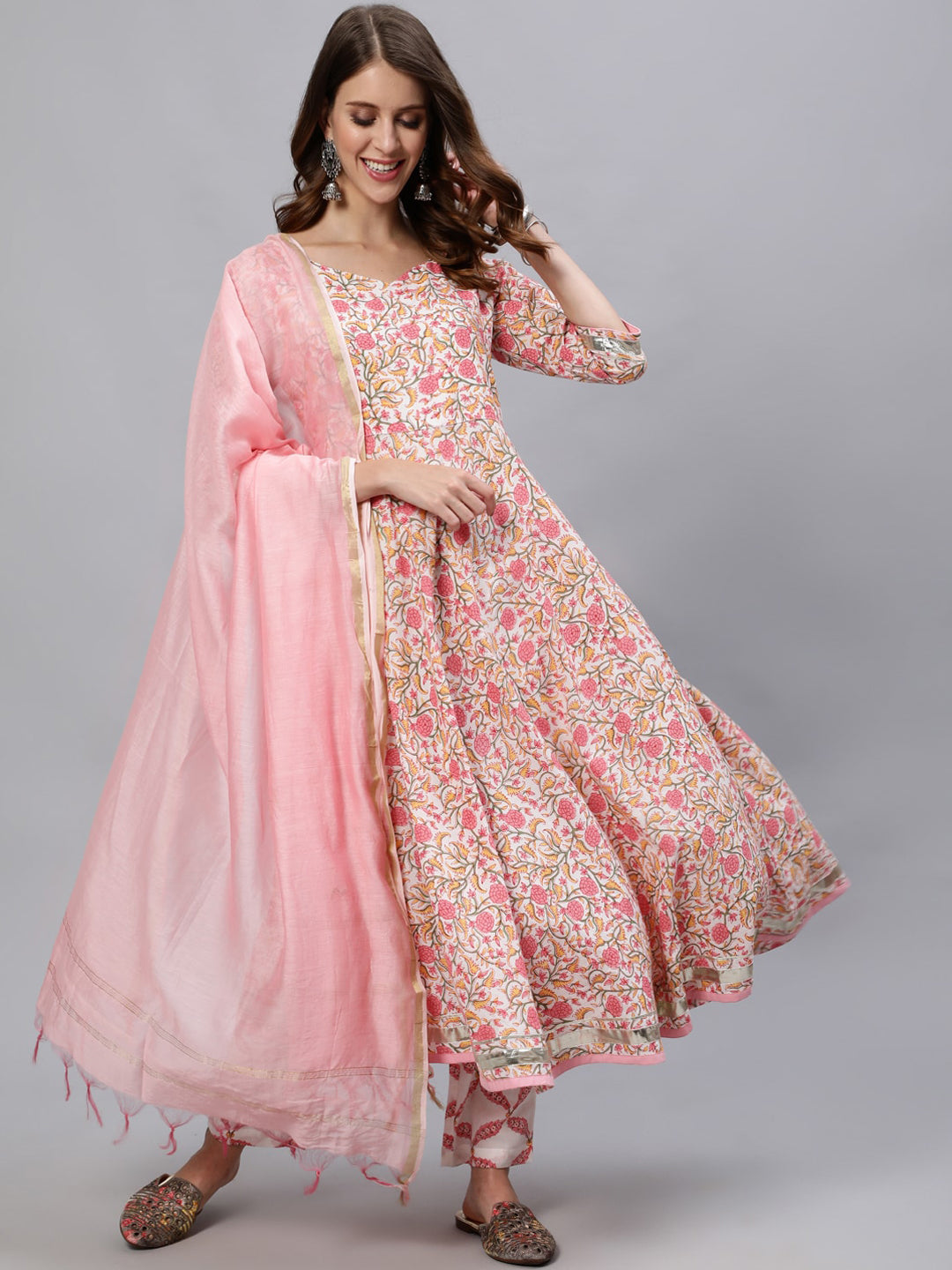 Jaipur Kurti Women Pink Floral Gotta Patti Pure Cotton Kurta with Trousers & Dupatta - Distacart