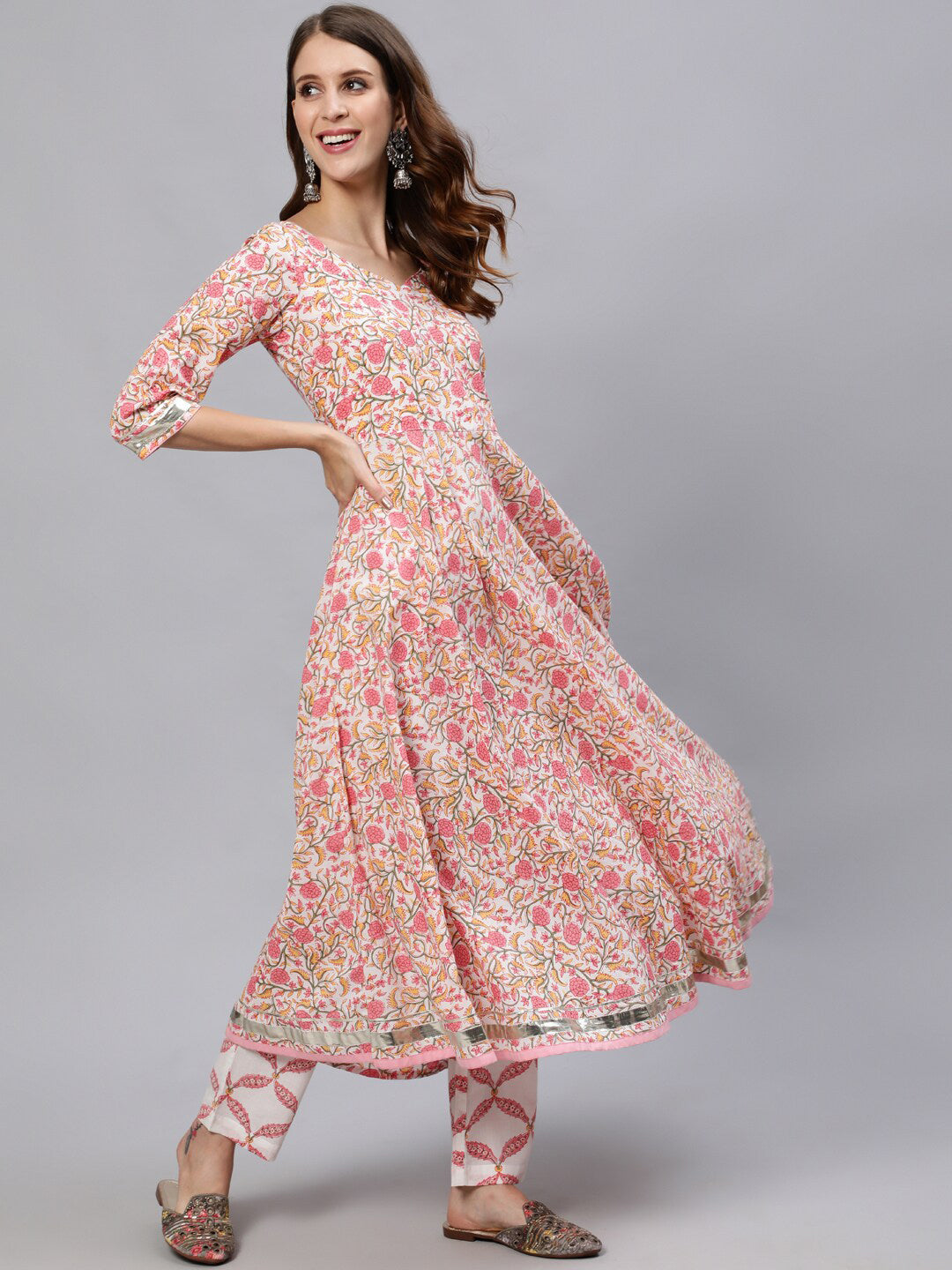 Jaipur Kurti Women Pink Floral Gotta Patti Pure Cotton Kurta with Trousers & Dupatta - Distacart