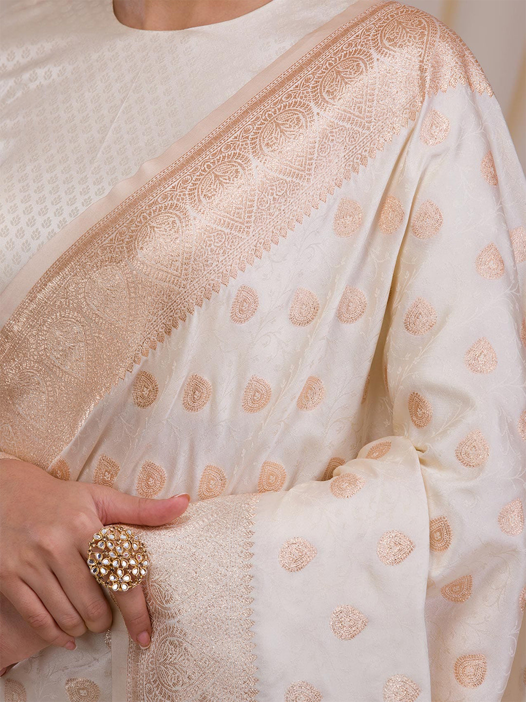 Koskii Ethnic Motifs Woven Design Zari Saree - Distacart