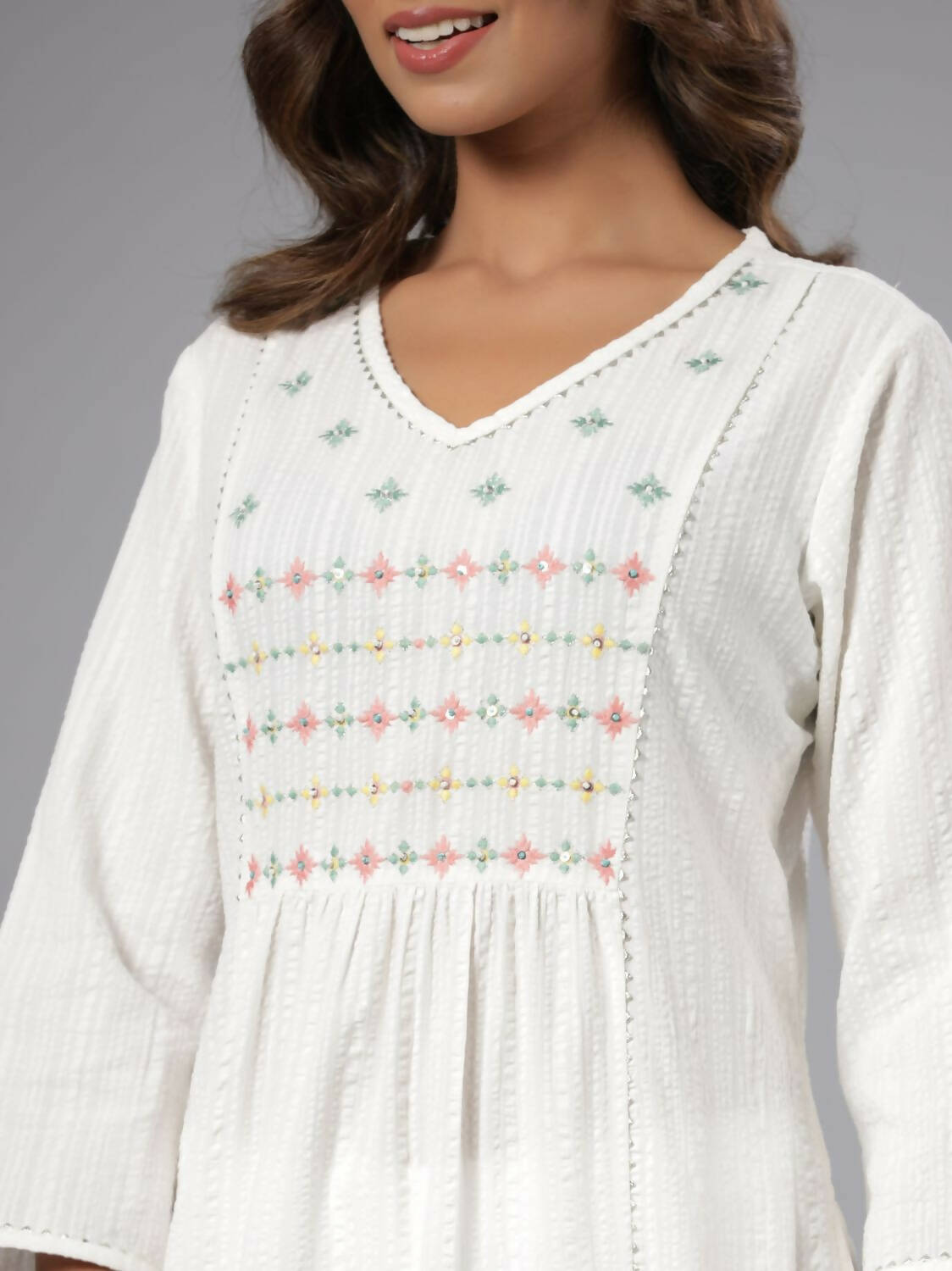 Juniper Women White Seer Sucker Embroidered High Slit Kurta - Distacart