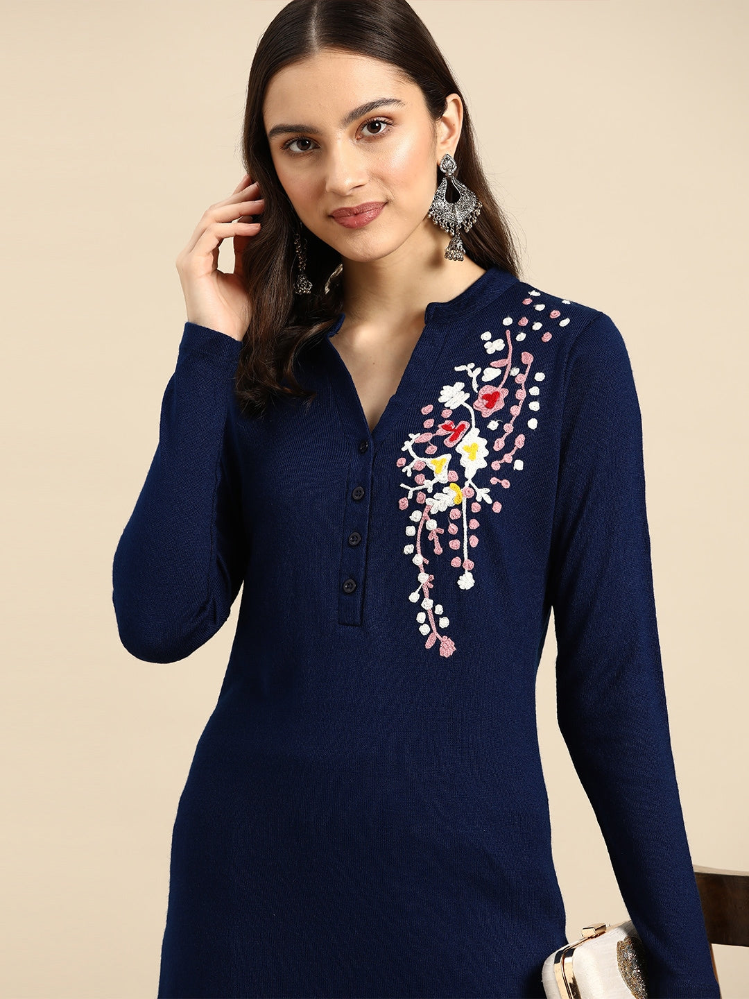 Sangria Women Navy Blue & White Floral Acrylic Straight Winter Kurta - Distacart
