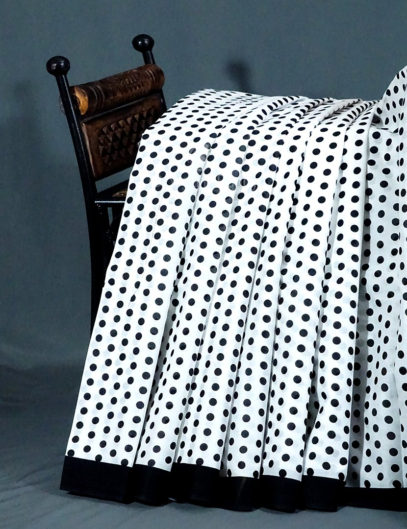 White And Black Block Print Pure Mulmul Cotton Saree By Gayathri Reddy Designer Studio - Distacart