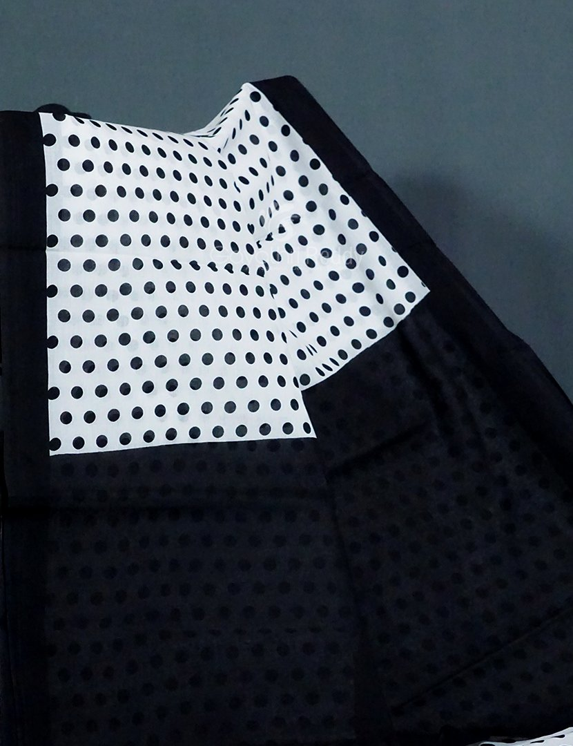 White And Black Block Print Pure Mulmul Cotton Saree By Gayathri Reddy Designer Studio - Distacart