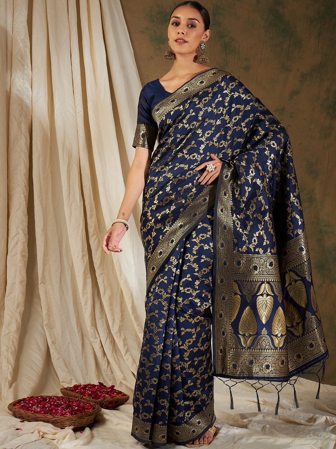 Sangria Navy Blue & Gold-Toned Floral Woven Design Zari Silk Blend Banarasi Saree - Distacart