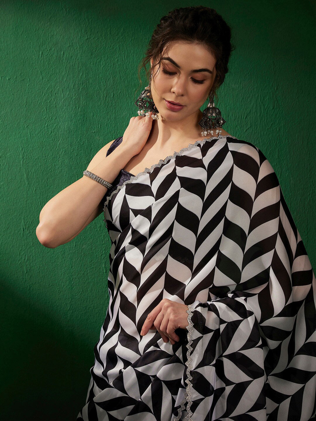 Sangria Striped Embellished Beads and Stones Sarees - Distacart