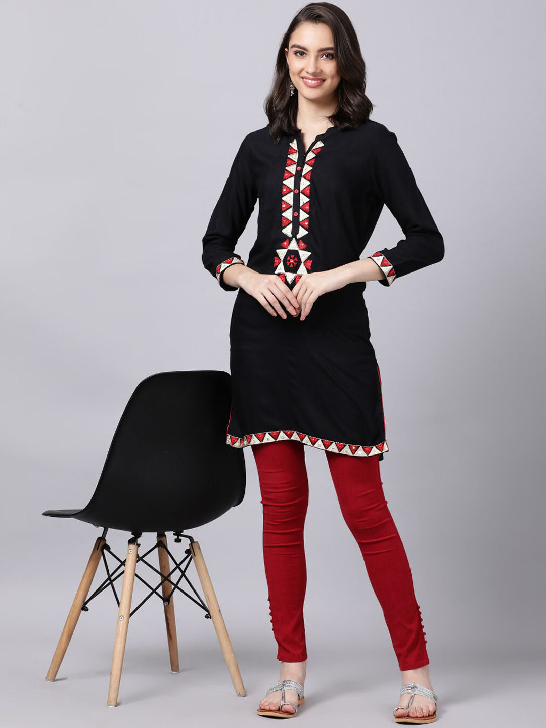 Souchii Women Black Geometric Embroidered Grandeur & Majestic Artwork Kurta - Distacart