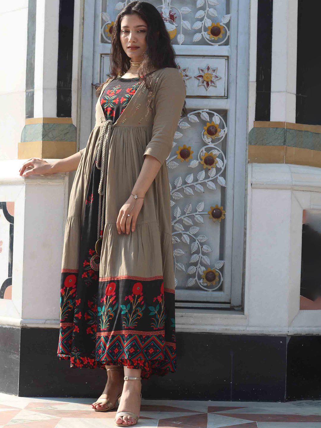 Kalini Women Gunmetal-Toned Floral Thread Work Kurta - Distacart