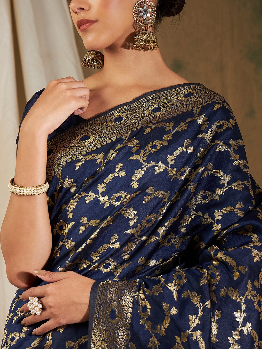 Sangria Navy Blue & Gold-Toned Floral Woven Design Zari Silk Blend Banarasi Saree - Distacart