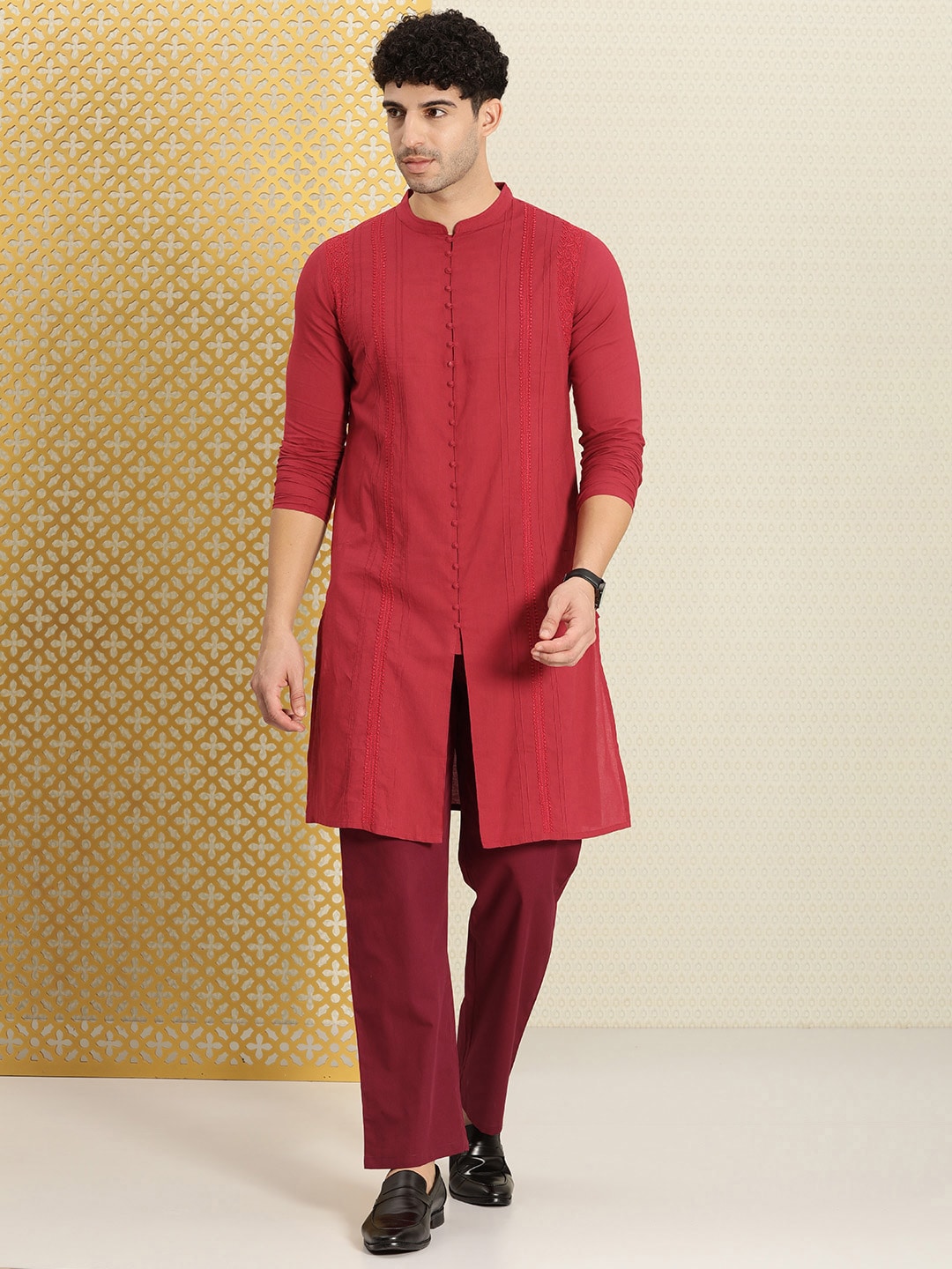 House of Pataudi Men Chikankari Embroidered Pure cotton Jashn Kurta with Pyjama - Distacart