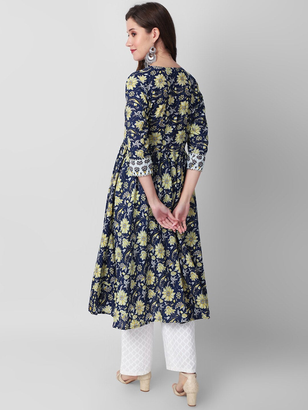 Kalini Floral Printed Notched Neck Gotta Patti Pure Cotton Anarkali Kurta - Distacart