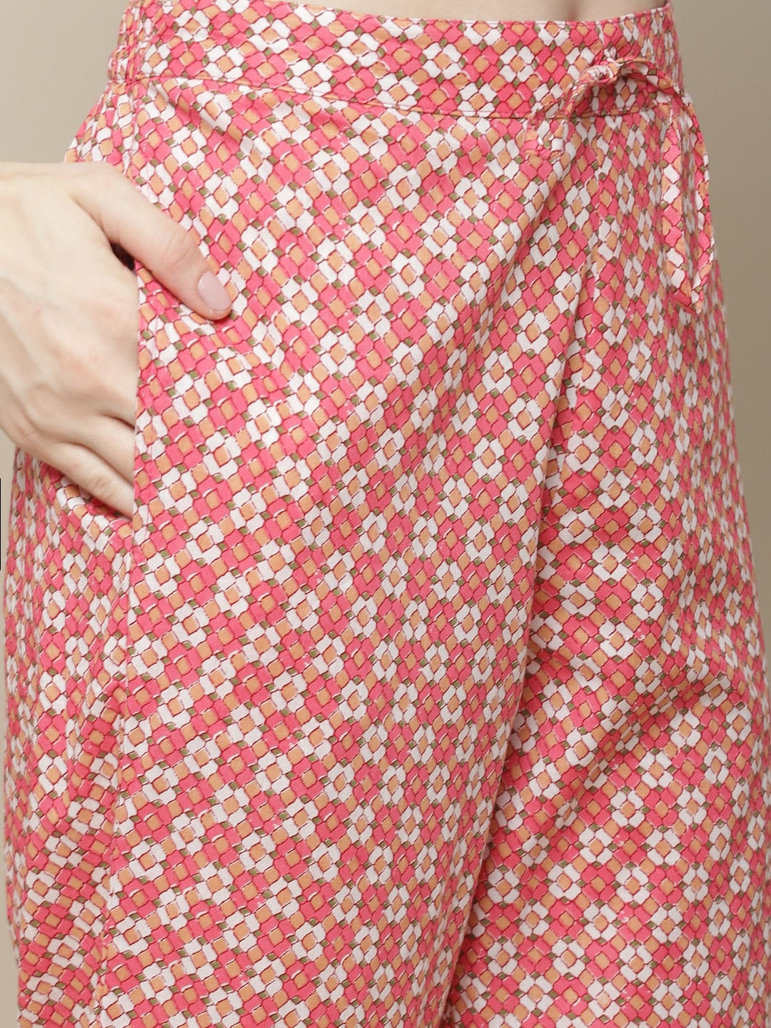 Sangria Women Pink Floral Printed Pure Cotton Kurta with Trouser & Dupatta - Distacart