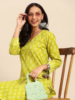 Thumbnail for Sangria Women Floral Printed Regular Pure Cotton Kurta with Trousers - Distacart