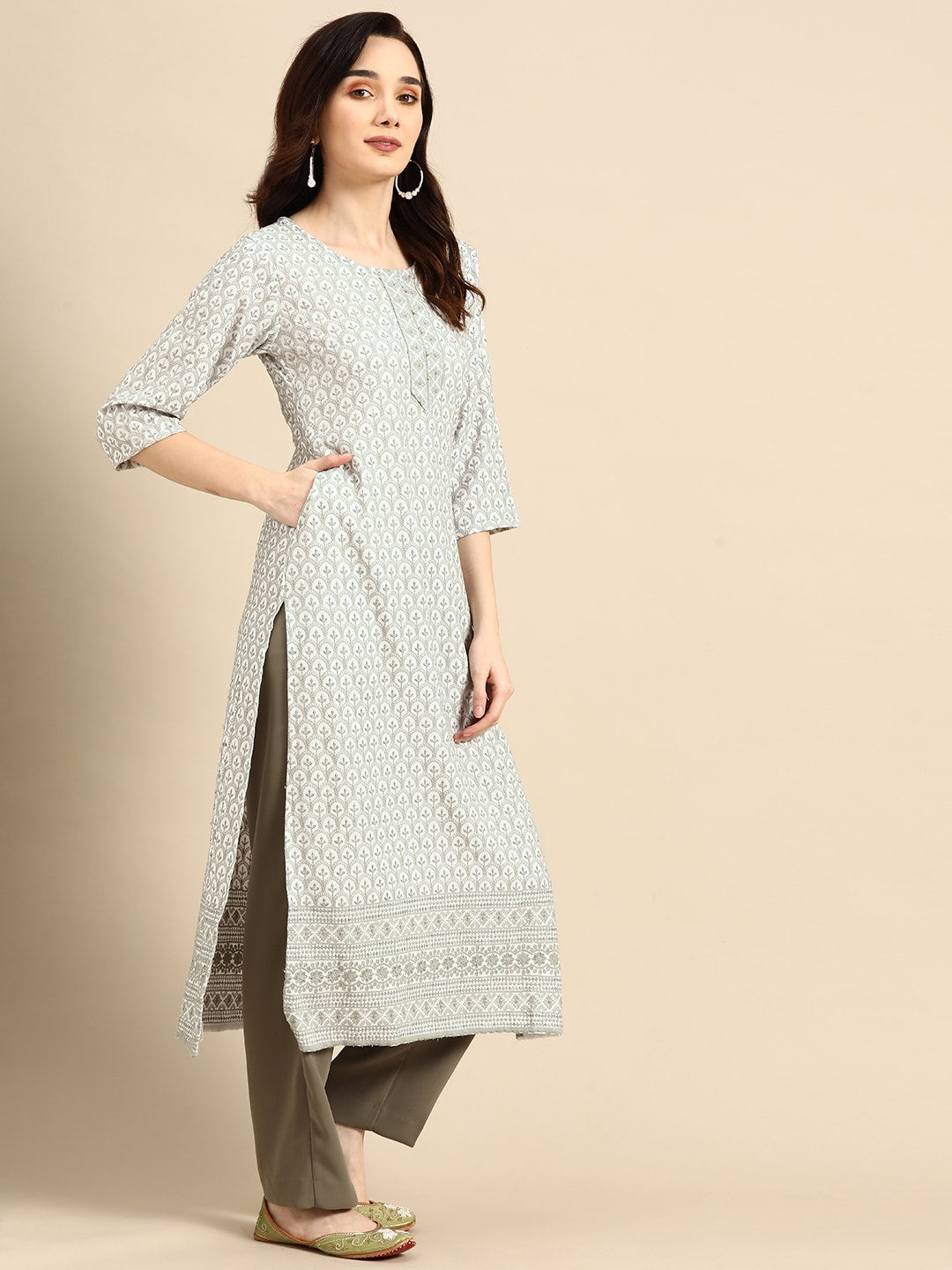 Sangria Women Grey & White Ethnic Motifs Embroidered Thread Work Kurta - Distacart