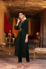 Thumbnail for Juniper Women Jadegreen Velvet Embroidered Straight Kurta Sets - Distacart