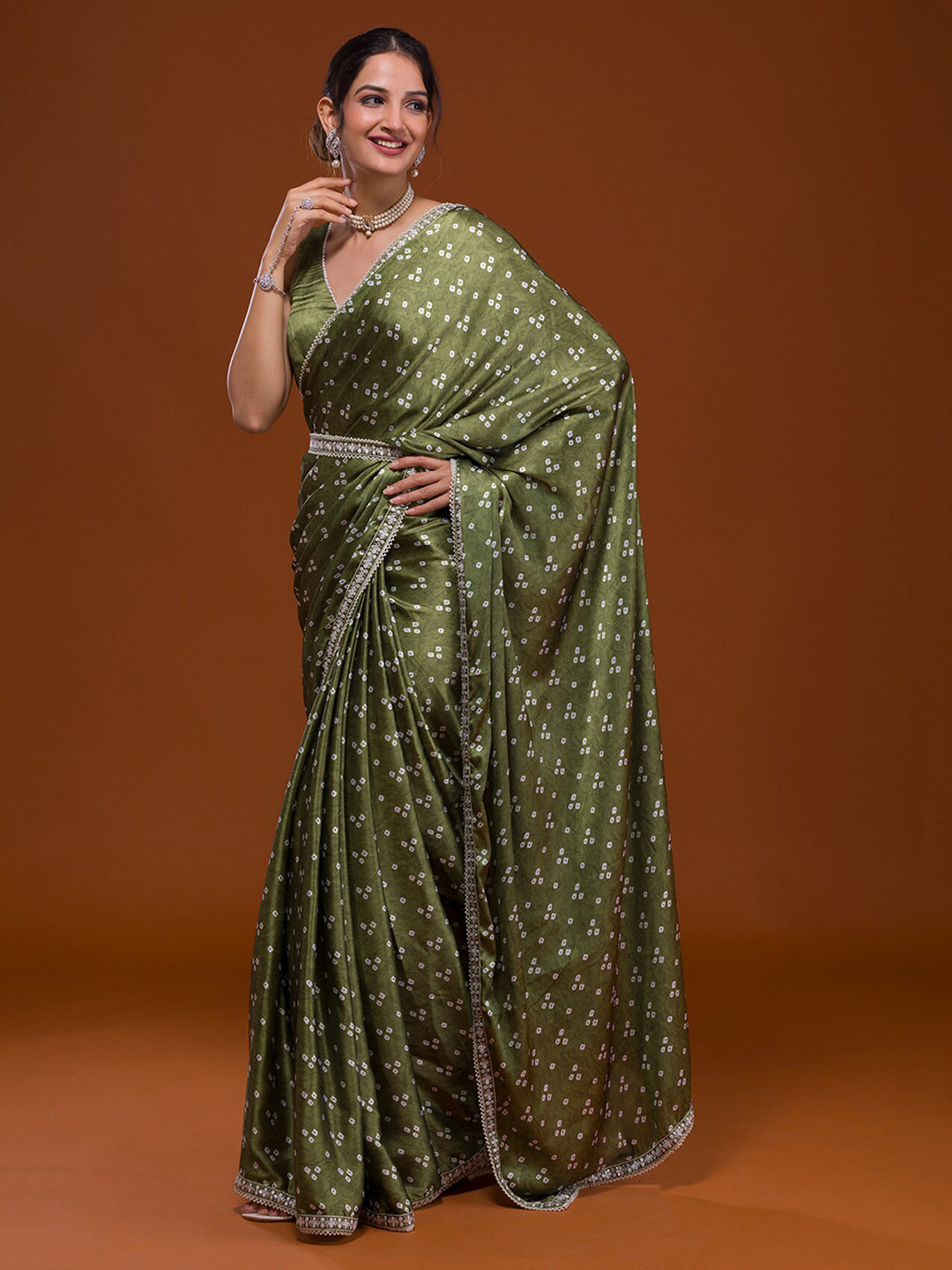Koskii Green & White Bandhani Embroidered Bandhani Saree - Distacart