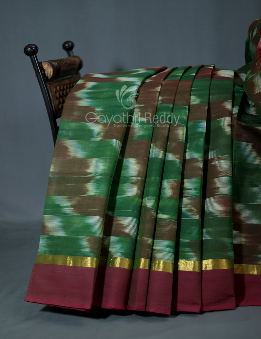 Dual Shades of Bottle Green And Maroon Mangalagiri Ikkat Cotton Saree By Gayathri Reddy Designer Studio - Distacart