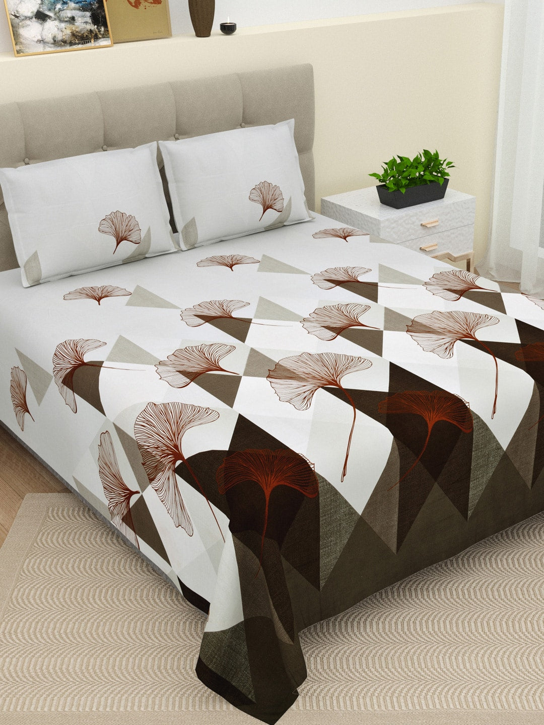 DREAM WEAVERZ Grey & White Geometric Cotton 220 TC Super King Bedsheet & 2 Pillow Covers - Distacart