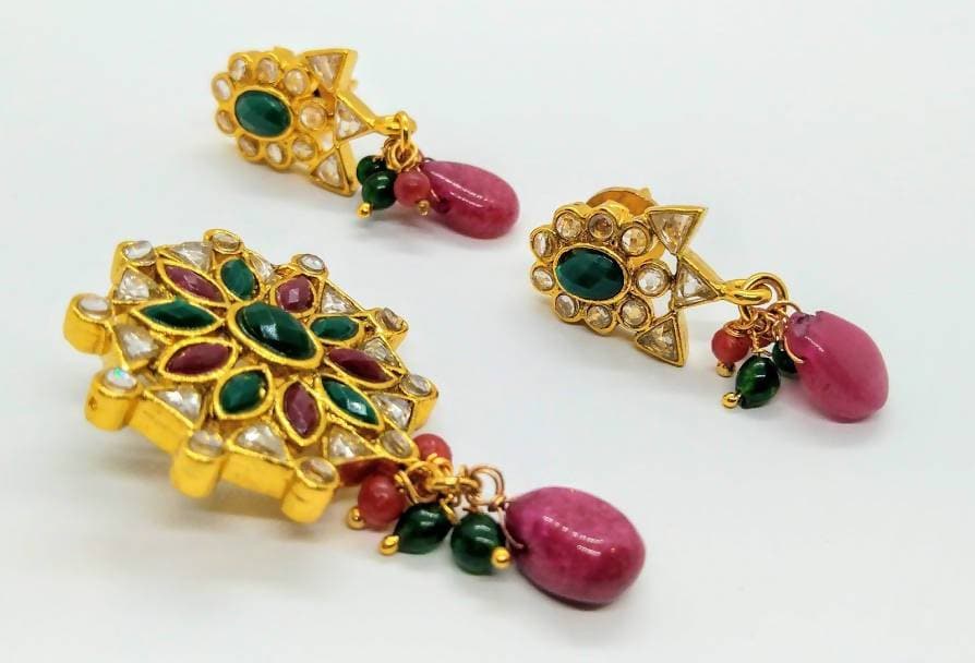 Multicolor Uncuts Pendant Set