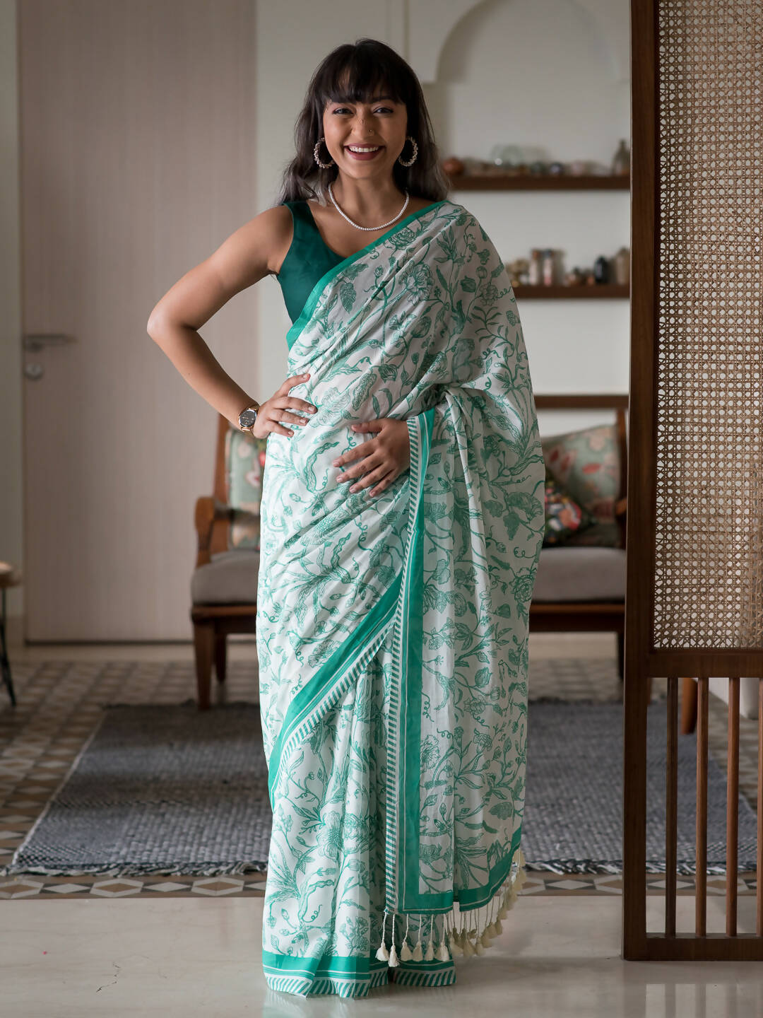 Suta White Floral Pure Cotton Saree - Distacart