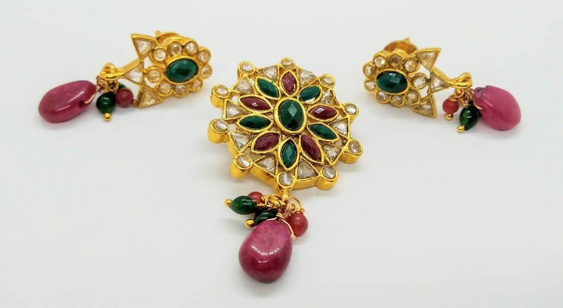 Multicolor Uncuts Pendant Set