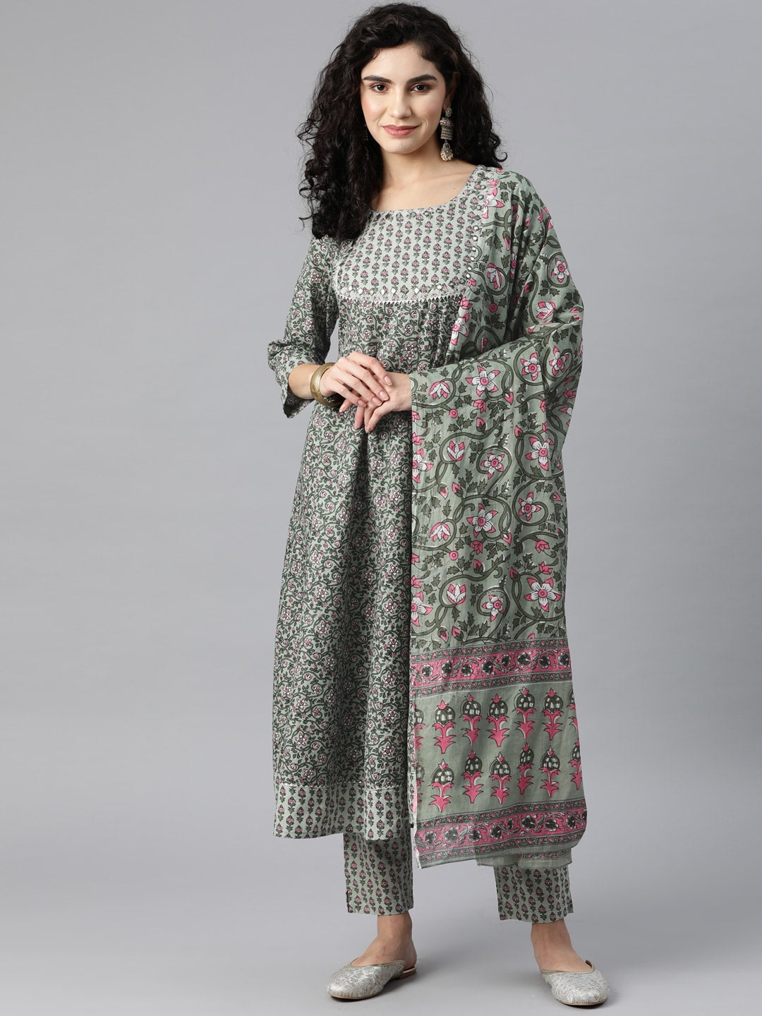 Kalini Women Green Floral Printed Gotta Patti Pure Cotton Kurta With Trousers & Dupatta - Distacart