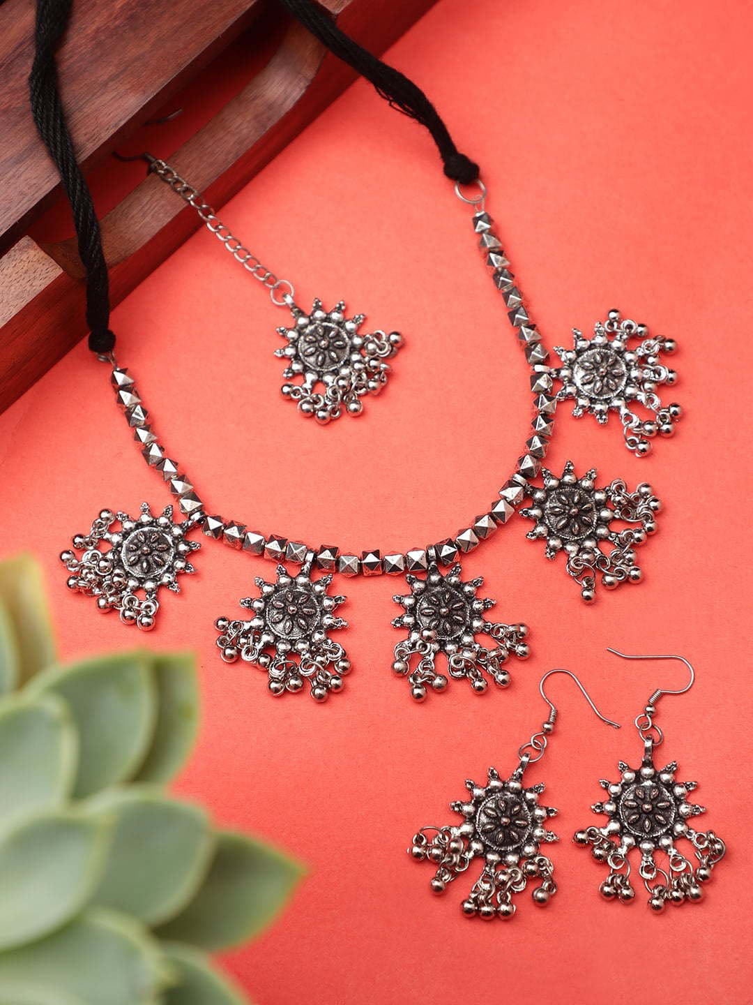 Cardinal Silver-Toned Oxidised Jewellery Set - Distacart