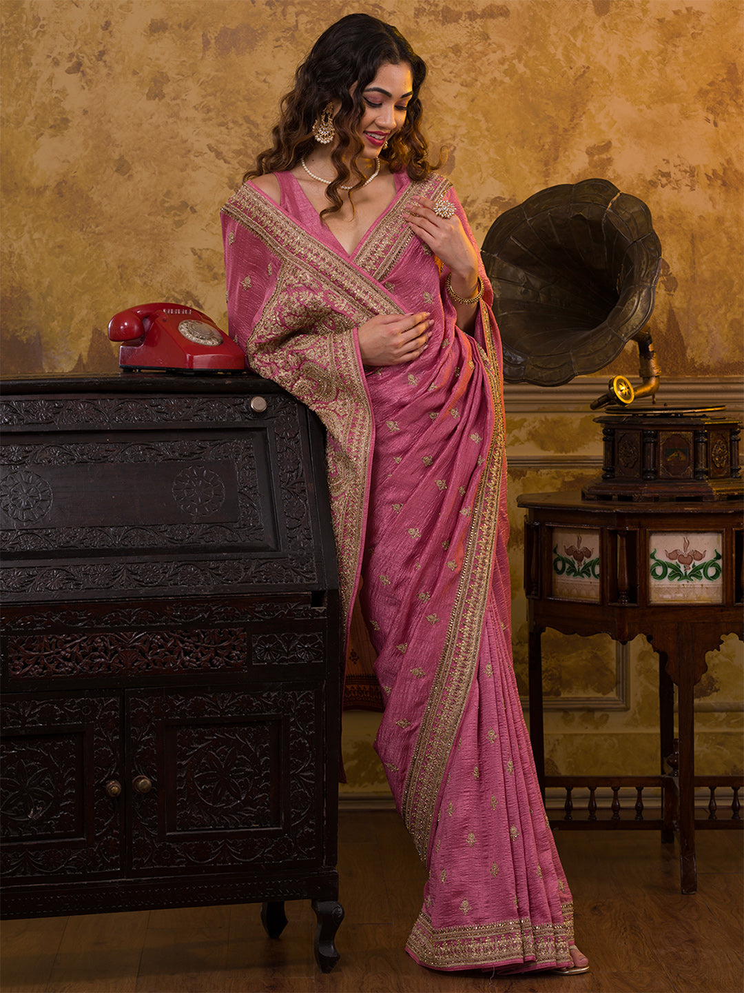 Koskii Pink & Gold-Toned Floral Embroidered Art Silk Saree - Distacart