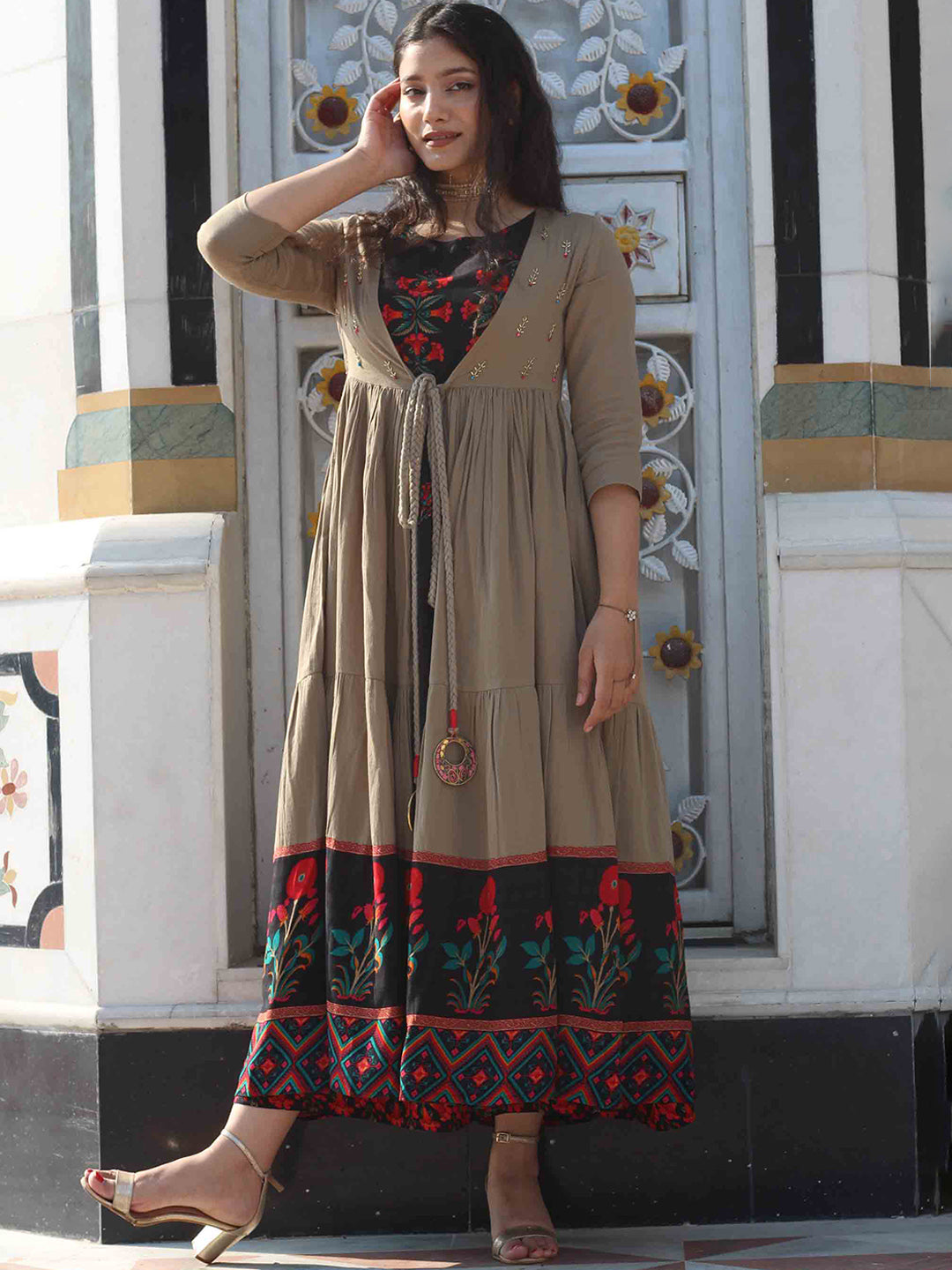 Kalini Women Gunmetal-Toned Floral Thread Work Kurta - Distacart