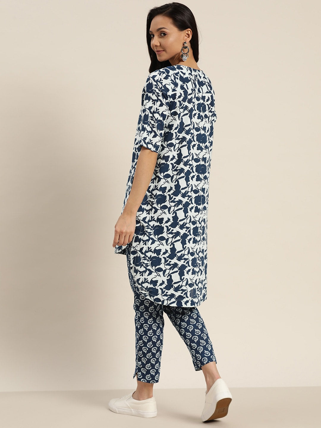 Sangria Women White & Navy Blue Printed Kurta with Trousers - Distacart