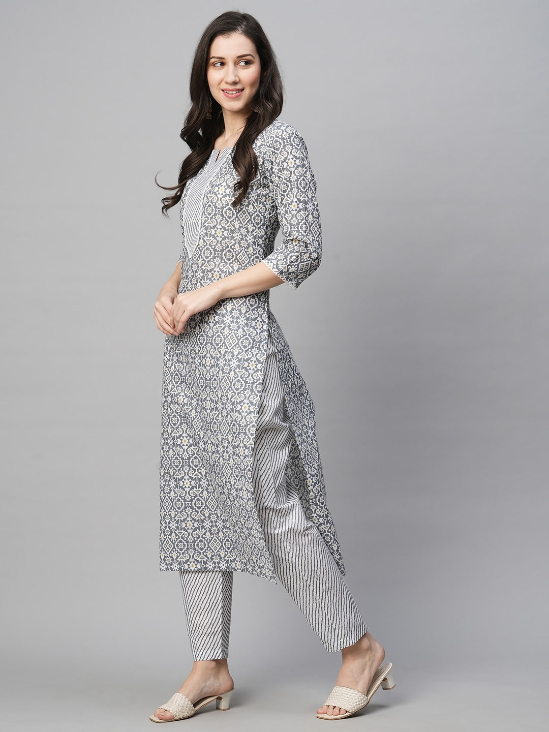 Kalini Women Ethnic Motifs Printed Kurta with Trousers - Distacart