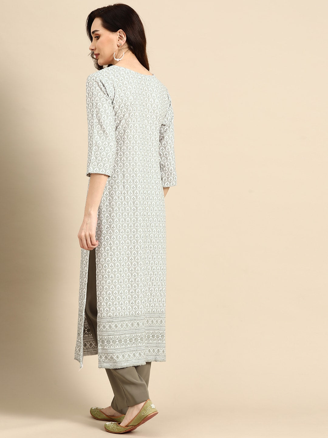 Sangria Women Grey & White Ethnic Motifs Embroidered Thread Work Kurta - Distacart
