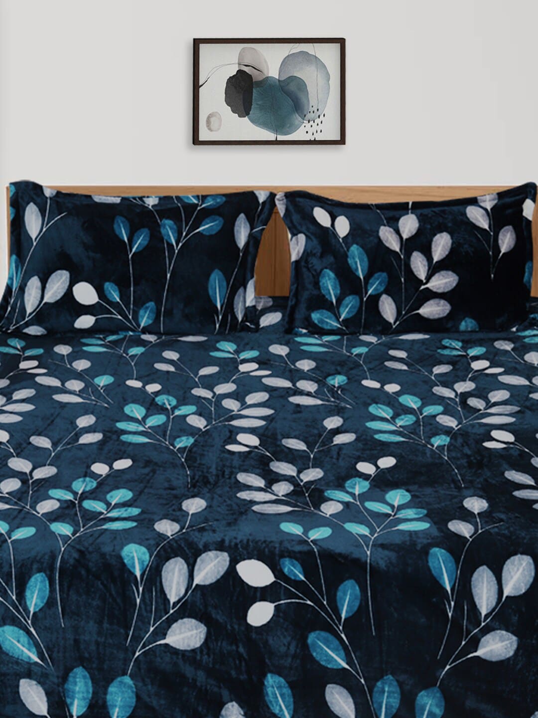 Cloth Fusion Blue & White Floral Velvet Warm 104 TC King Bedsheet With 2 Pillow Covers - Distacart