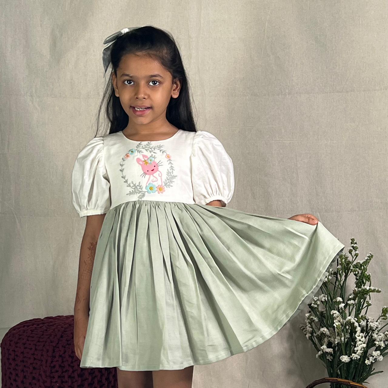 ArthLife Green And White Wreath Kitty Embroidered - Distacart