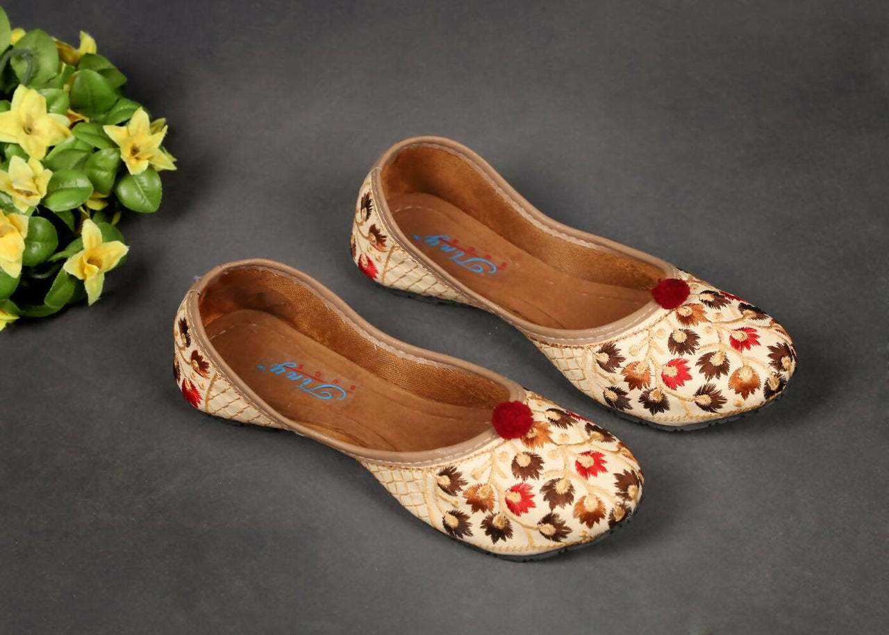 Tiny Bugs Girls Ethnic Floral Embroidered Juttis - Beige - Distacart