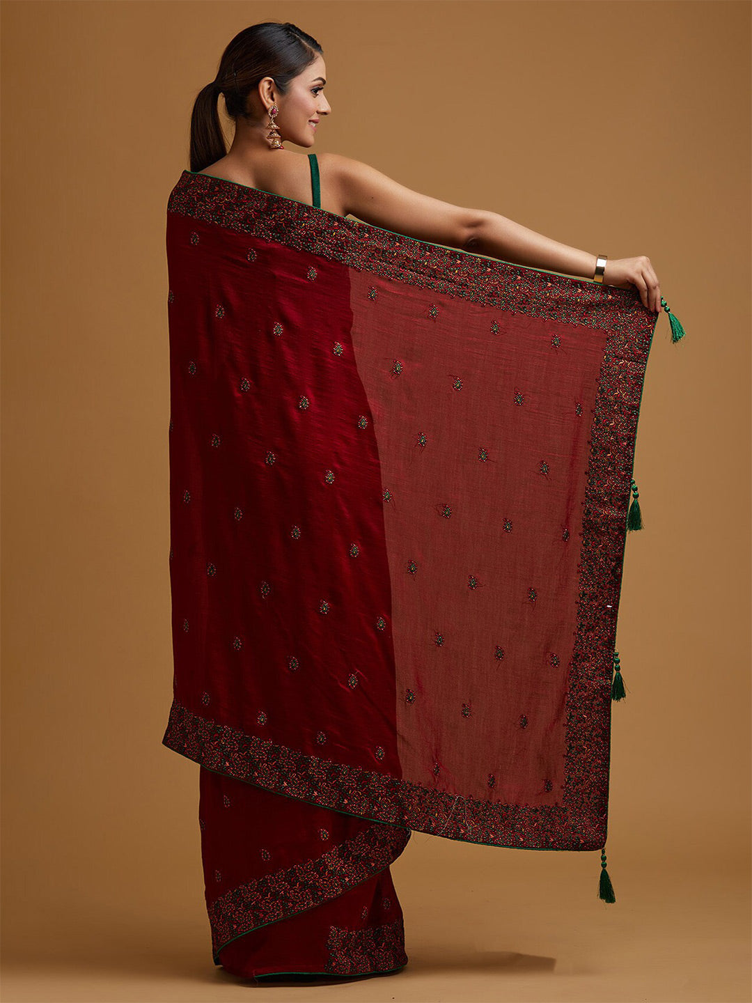 Koskii Maroon & Green Floral Embroidered Art Silk Saree - Distacart