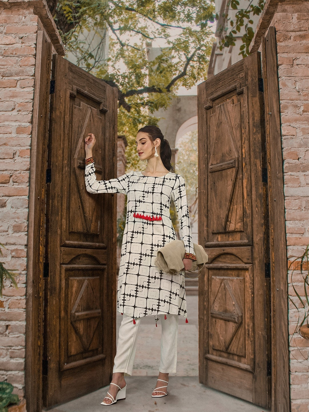 Sangria Women Checked Kurta with Tassel Detailing - Distacart