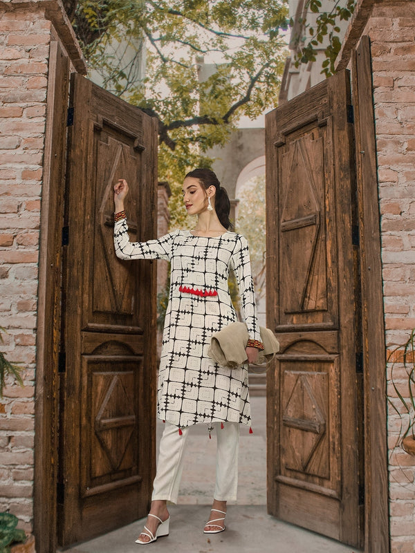 Sangria Women Checked Kurta with Tassel Detailing - Distacart