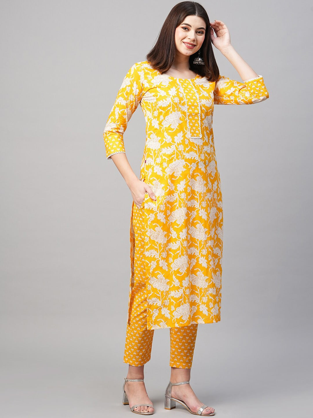 Kalini Floral Printed Straight Kurta With Trousers - Distacart