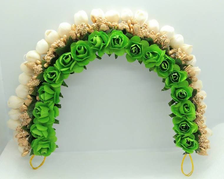 Green & White Rose Gajra
