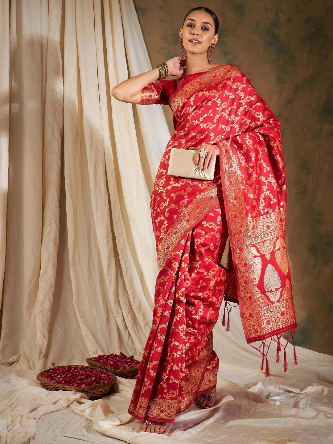 Sangria Red Floral Woven Design Zari Kanjeevaram Saree - Distacart